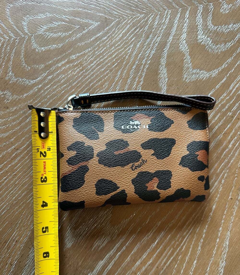 Coach Corner Zip Wristlet Leopard Print CC871 - Picture 8 of 8